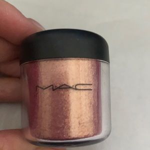 MAC pigment in Rose